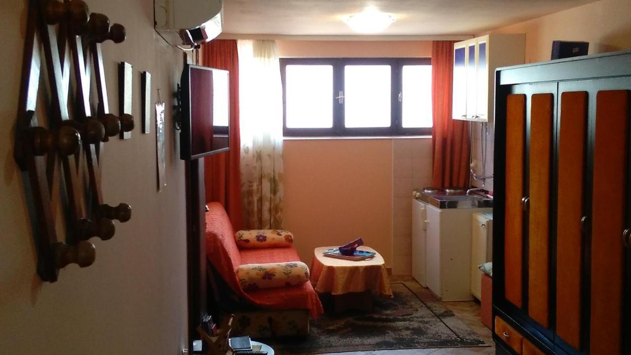 J&L Apartments دوبروفينك المظهر الخارجي الصورة